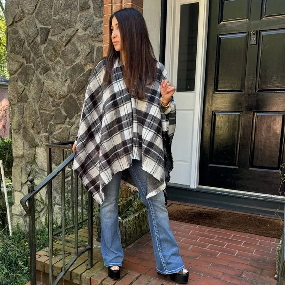 BOHO GORGEOUS KNIT PONCHO BLANKET SCARF - Picture 3 of 4